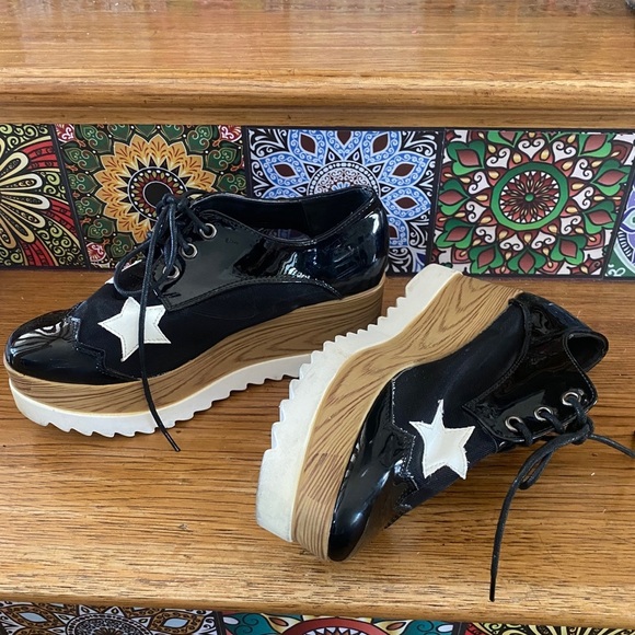 FABULOUSLY FUN ⭐️Glister shoes⭐️ in GREAT shape!! - Picture 5 of 13